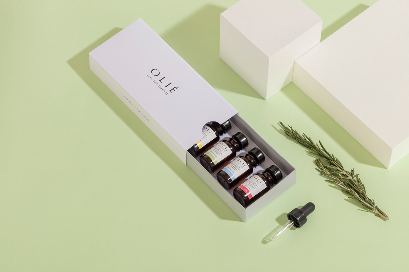 OLIE 香薰產(chǎn)品零售企業(yè)品牌設(shè)計(jì)案例，化妝品品牌設(shè)計(jì)，品牌設(shè)計(jì)公司，深圳品牌設(shè)計(jì)，左右格局
